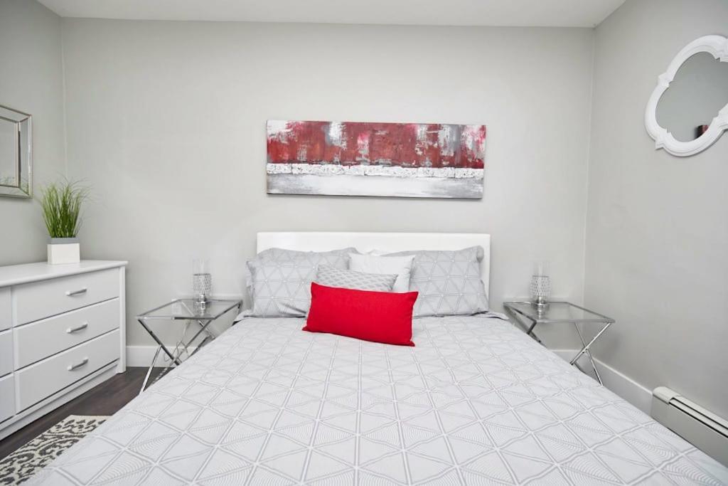 Clifton Hill Hideaway 4B - Two Bedroom Condo Ниагара-Фолс Экстерьер фото